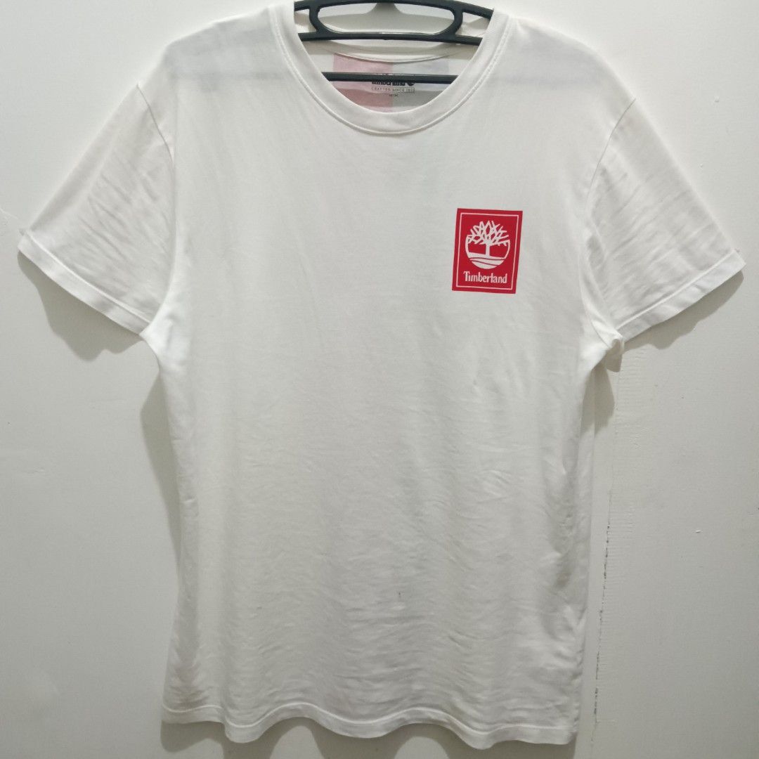 TIMBERLAND Graphic Print Shirt (Category: Tshirts & Polo Shirts ) located in Caloocan City. Submitted by jaychingsss (Listing ID 1464541114, Image 2). Description: Timberland Shirt - 150 21x29 No issue Complete Tags NEED WASH.