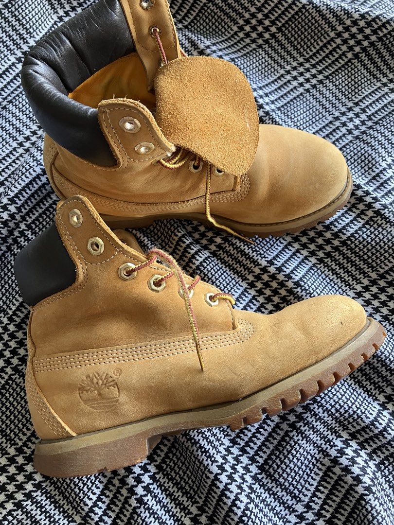 Timbs youth size (Category: Boots) located in Angeles City. Submitted by jnwsurplus (Listing ID 1464485756, Image 1). Description: Plss see pictures Size 35 Freeship na.