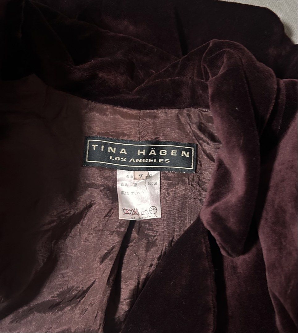 TINA HAGEN (Category: Coats, Jackets and Outerwear) located in Davao. Submitted by sart0ria85 (Listing ID 1464543946, Image 3). Description: An oxford maroon blazer in a classic two buttoned regular fit. 100%COTTON MADE IN USA 🇺🇸 MEDIUM. Size 6 EXCELLENT CONDITION (95/100).