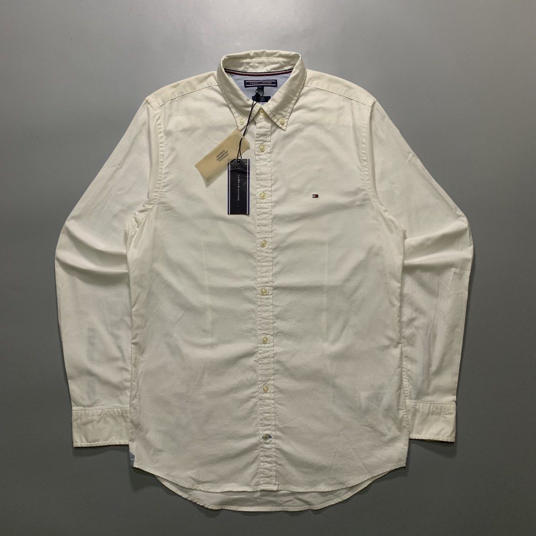 TOMMY HILFIGER BUTTONDOWN (Category: Tshirts & Polo Shirts ) located in Puerto Princesa. Submitted by kelvinfabr75674 (Listing ID 1464463818, Image 2). Description: Size M 20 width 29 length NO ISSUE BRAND NEW CONDITION Color rate 10📌.