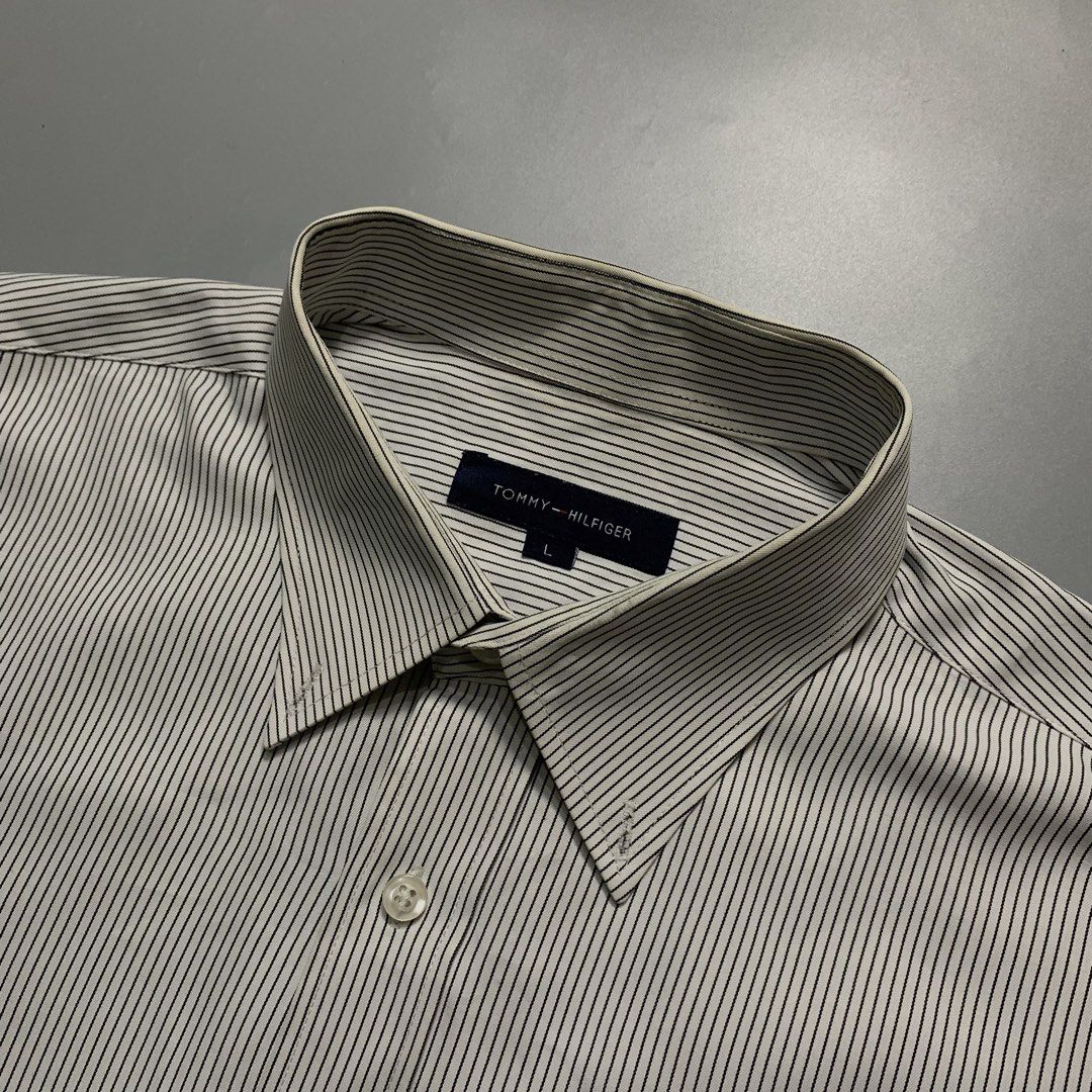TOMMY HILFIGER BUTTONDOWN (Category: Tshirts & Polo Shirts ) located in Puerto Princesa. Submitted by kelvinfabr75674 (Listing ID 1464485549, Image 3). Description: Size L 21 width 28 length ISSUE pen stain EXCELLENT CONDITION Color rate 10📌.