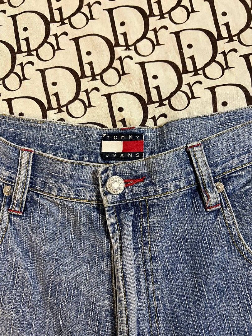 TOMMY HILFIGER CARPENTER JORTS (Category: Shorts) located in Manila. Submitted by temetrius_husslin (Listing ID 1464448868, Image 3). Description: BRAND: TOMMY HILFIGER CARPENTER JORTS W-32/L-25/T-14/LO-11.5 OVERALL CONDITION: GOOD ISSUE: NO ISSUE NEED WASH‼️ COLOR RATE: 9/10 📩 DM FOR INQUIRIES AND FOR MORE DETAILS! ACT FAST! ONCE SOLD, GONE FOREVER. 🚚 Delivery: J&T Express 💳 Payment : GCash.