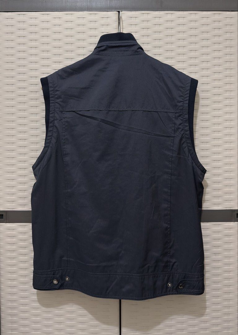 Tonino Lamborghini Vest (Category: Vests) located in Santa Cruz. Submitted by hongkongmarketph (Listing ID 1464531902, Image 2). Description: excellent condition size large 22 width / 26.5 length nice in actual, worth the price.