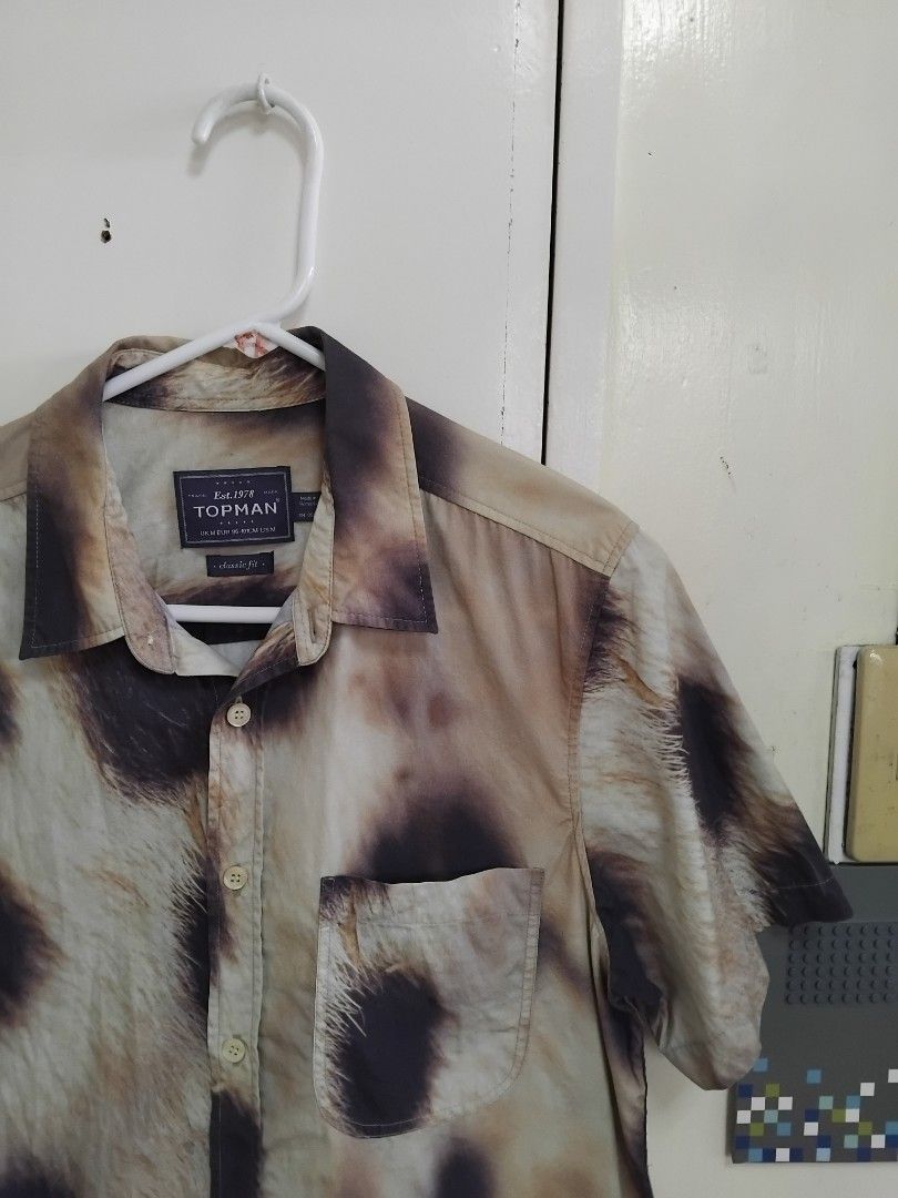 Topman Classic Fit Leopard Print Button Up Shirt (Category: Tshirts & Polo Shirts ) located in Pasig City. Submitted by hustlexcurate (Listing ID 1464404591, Image 3). Description: Topman Classic Fit Leopard Print Button Up Shirt Size MEDIUM Dimensions: 20X28.