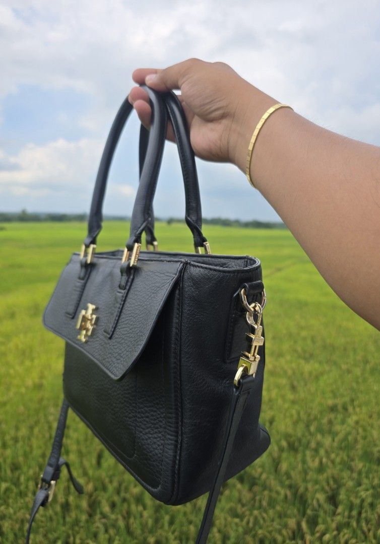 TORY BURCH MERCER SATCHEL (Category: Luxury Bags & Wallets) located in Baguio. Submitted by legitbuyerpoako (Listing ID 1464567620, Image 2). Description: nice condition perfect everyday wear sign of use only FREE SF.
