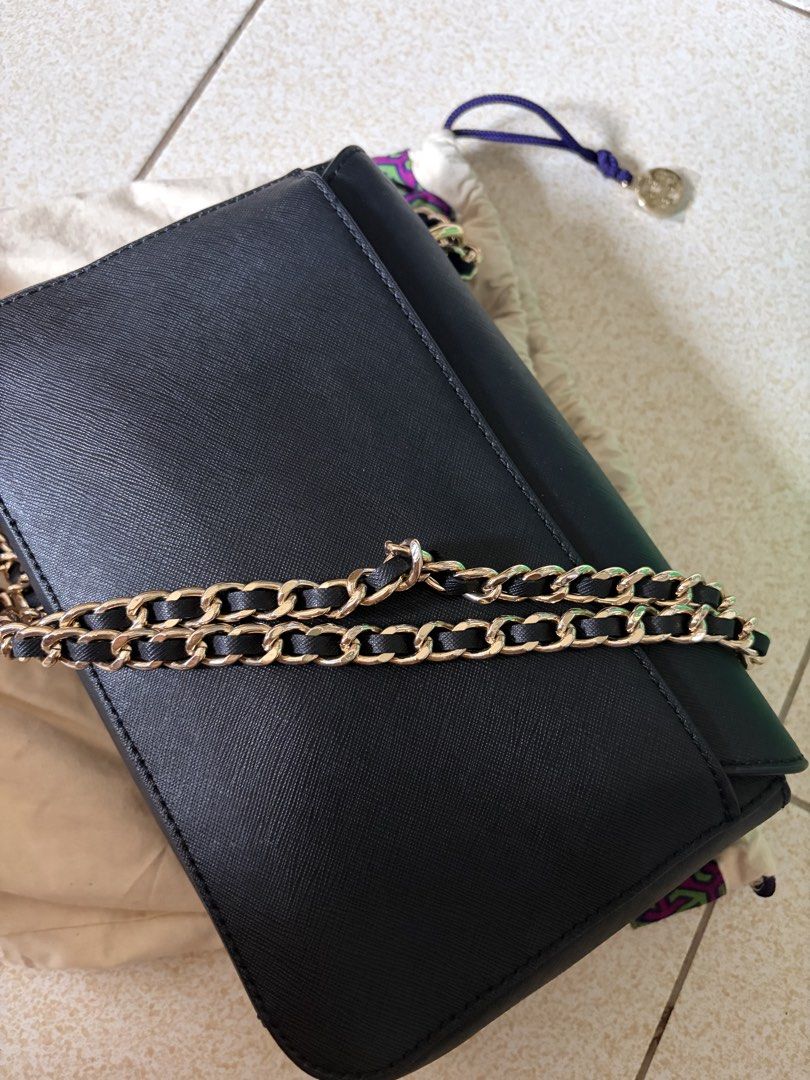Tory Burch Robinson Bag (Category: Shoulder Bags) located in Manila. Submitted by getitfromjul (Listing ID 1464385444, Image 3). Description: - issue only sa logo (check pic) .