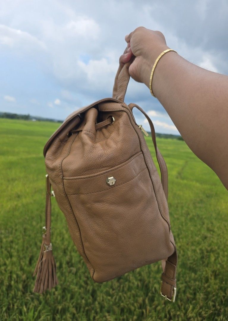 TORY BURCH THEA BAGPACK (Category: Luxury Bags & Wallets) located in Baguio. Submitted by legitbuyerpoako (Listing ID 1464567725, Image 3). Description: no flaws nothing to explain ready to use po FIX free sf.