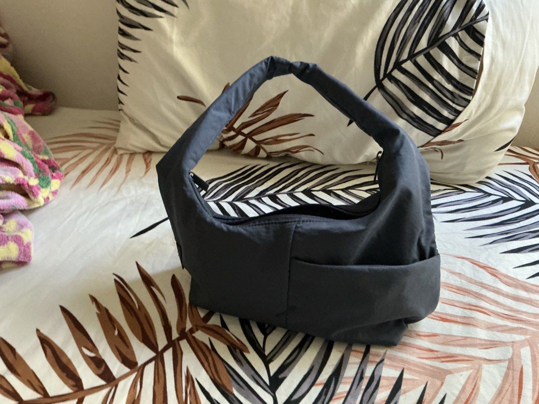 TPB Mini Arc (Frost) (Category: Shoulder Bags) located in Imus. Submitted by stufftodeclutter (Listing ID 1464380964, Image 2). Description: Looks small but fit a lot of stuff inside! Kasya pati yung ipad mini hehe.