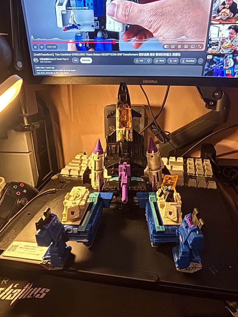 Transformers Titans Return Overlord (Category: Action & Battle Toys) located in Taguig. Submitted by livehorse.8cf1df (Listing ID 1464421879, Image 3). Description: - Transformers Titans Return Overlord figure - Includes Tank, Jet, and Robot modes - Comes with Powermaster Optimus Prime and his trailer - All pieces are accounted for and shown in photos - Great addition for any Transformers fan's collection.