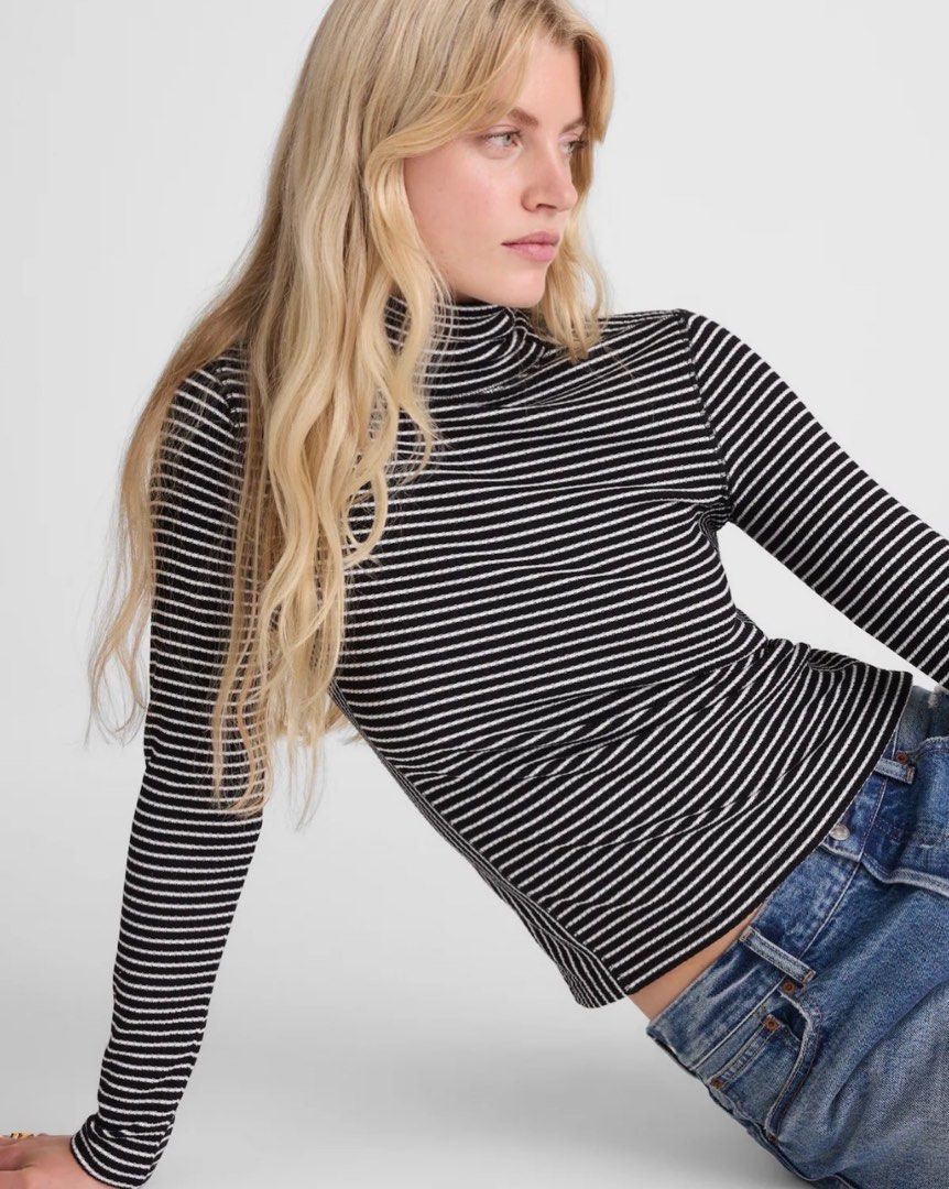 Turtleneck Long-sleeve Tee (Category: Longsleeves) located in San Fernando. Submitted by lovedbylove__ (Listing ID 1464468310, Image 3). Description: GU LONGSLEEVE TEE SMALL TO MEDIUM.