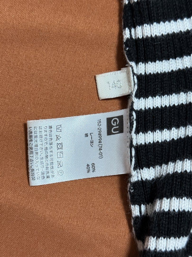 Turtleneck Long-sleeve Tee (Category: Longsleeves) located in San Fernando. Submitted by lovedbylove__ (Listing ID 1464468310, Image 2). Description: GU LONGSLEEVE TEE SMALL TO MEDIUM.