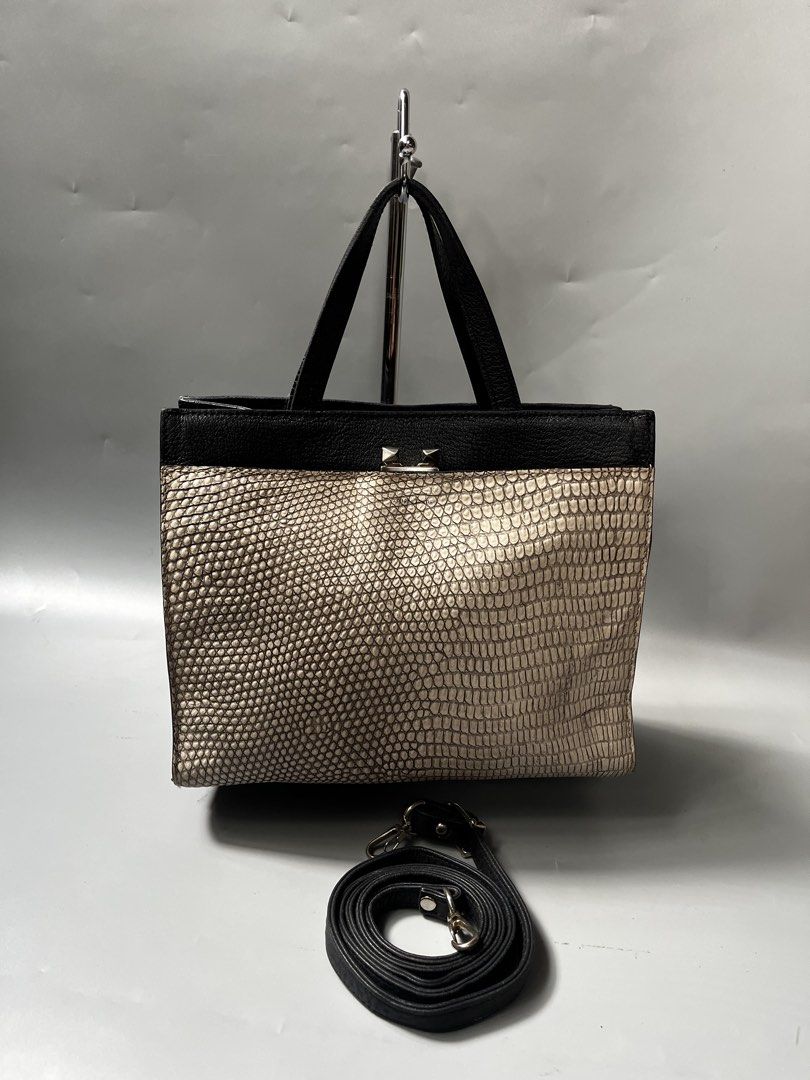 Two way Rouge&Louges (Category: Shoulder Bags) located in San Jacinto. Submitted by kellysthrift_ (Listing ID 1464469216, Image 2). Description: Original Rouge&Louge.
