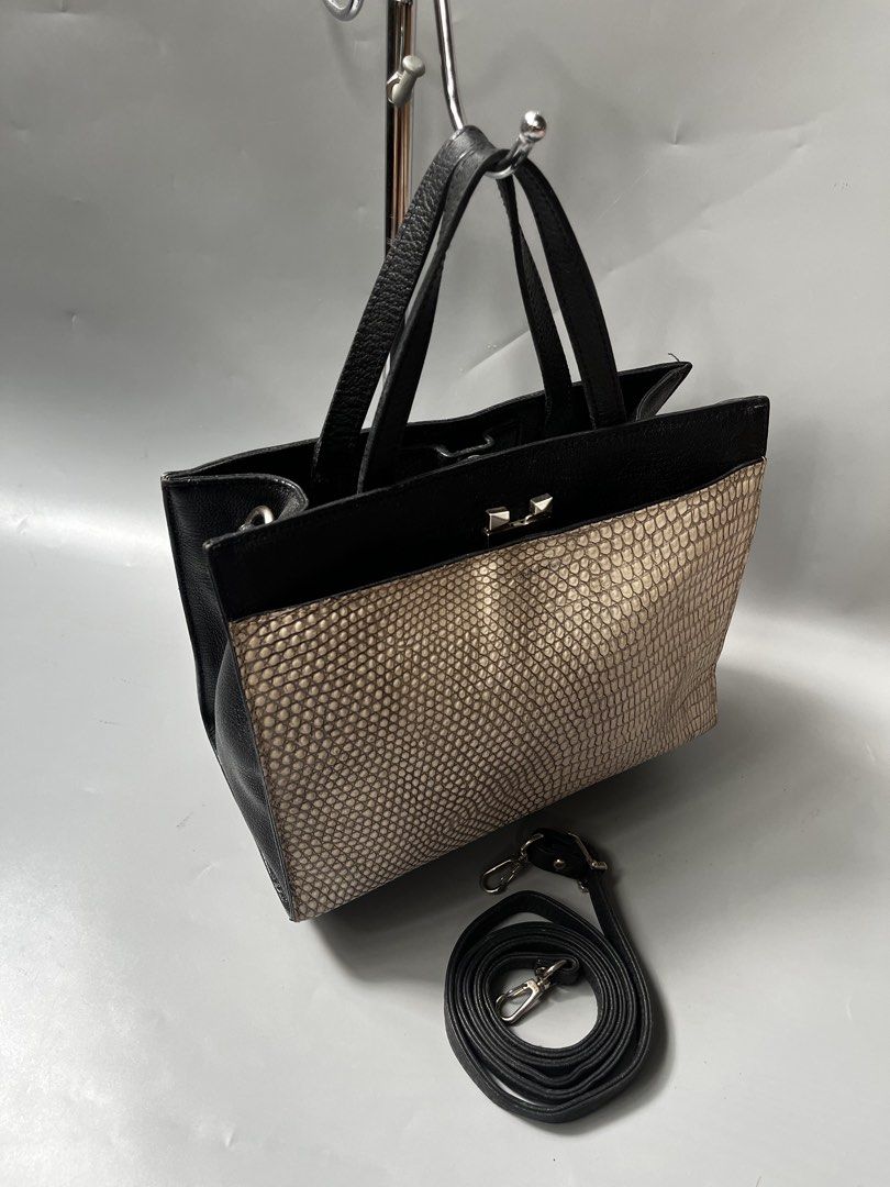 Two way Rouge&Louges (Category: Shoulder Bags) located in San Jacinto. Submitted by kellysthrift_ (Listing ID 1464469216, Image 3). Description: Original Rouge&Louge.
