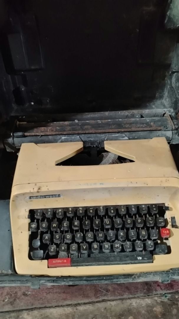 typwriter (Category: Office Furniture & Fixtures) located in Caloocan City. Submitted by coolrabbit_58b7a7 (Listing ID 1464473470, Image 1). Description: underwood typwriter.