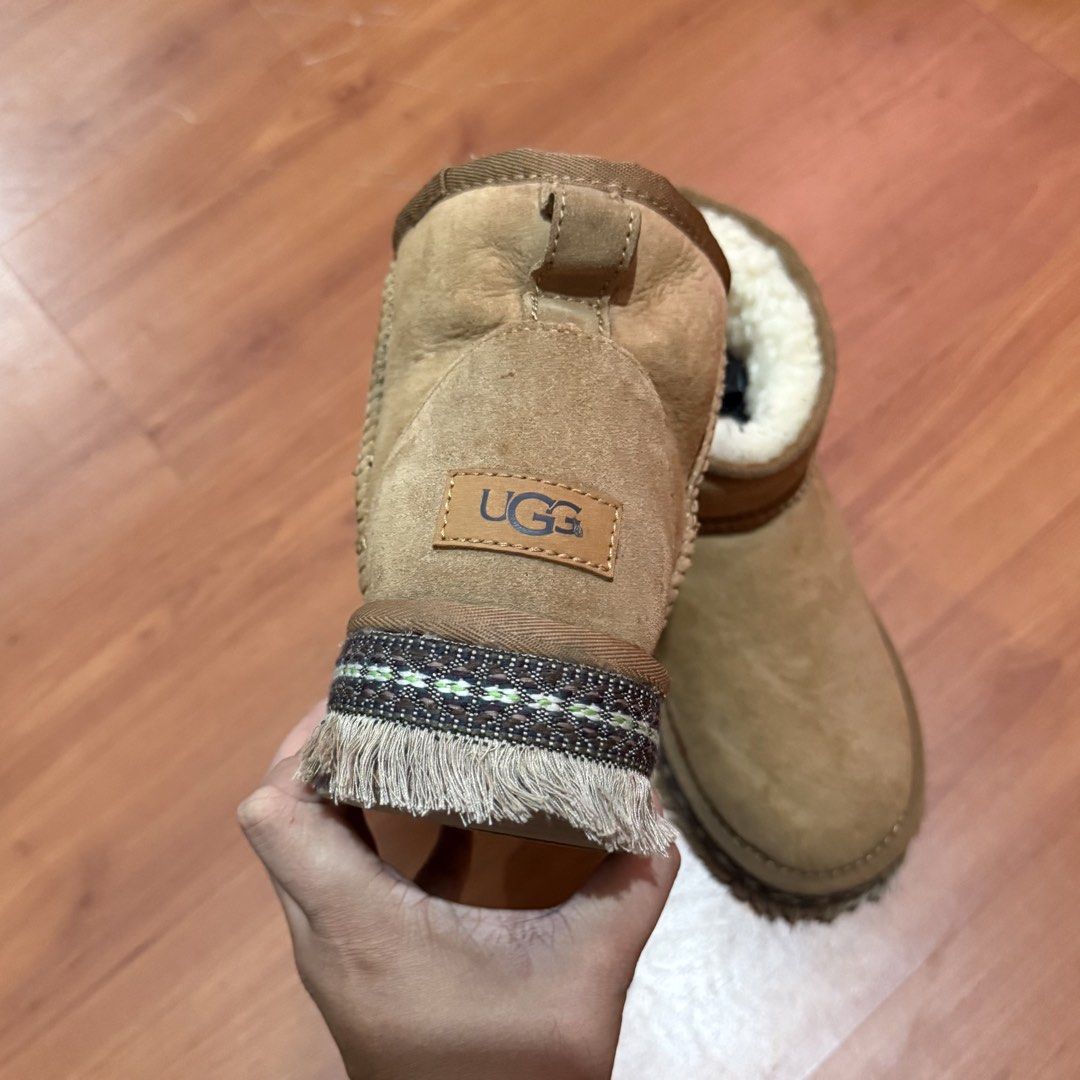 UGG Classic Mini Crescent (Category: Boots) located in Baguio. Submitted by puss_n_boots2600 (Listing ID 1464425031, Image 3). Description: UGG Classic Mini Crescent Size 38 Minor Flaw.