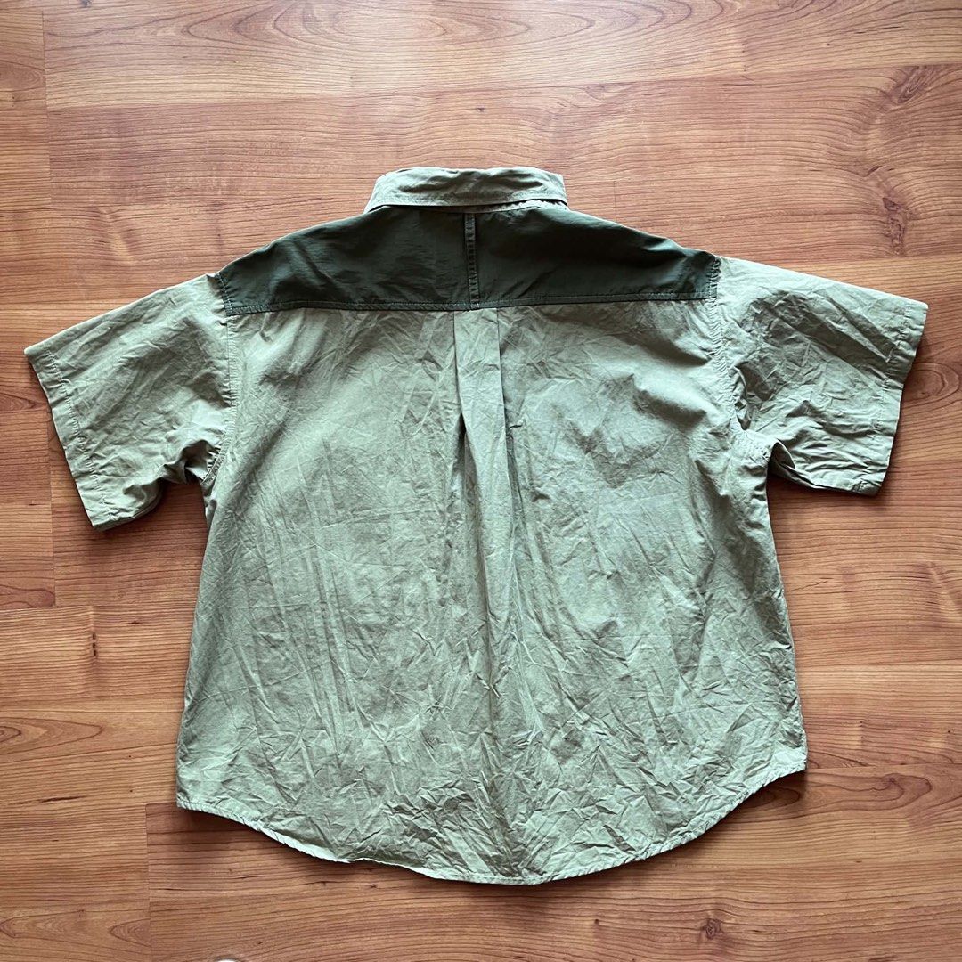 Unbranded boxy polo (Category: Tshirts & Polo Shirts ) located in Rizal. Submitted by timelessfinds89_ (Listing ID 1464528116, Image 2). Description: Dimes: L25.5 W21.5 (fits S-M) .