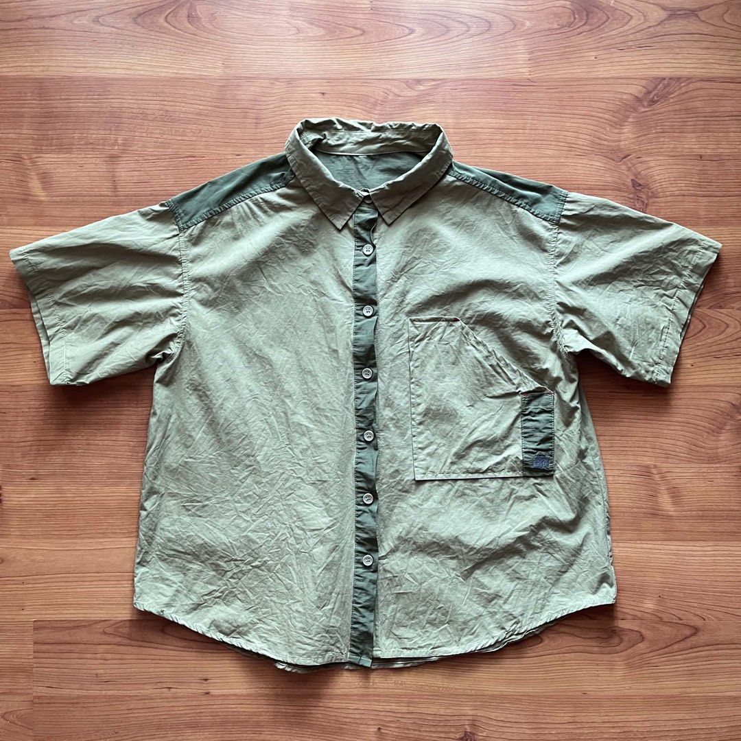 Unbranded boxy polo (Category: Tshirts & Polo Shirts ) located in Rizal. Submitted by timelessfinds89_ (Listing ID 1464528116, Image 1). Description: Dimes: L25.5 W21.5 (fits S-M) .