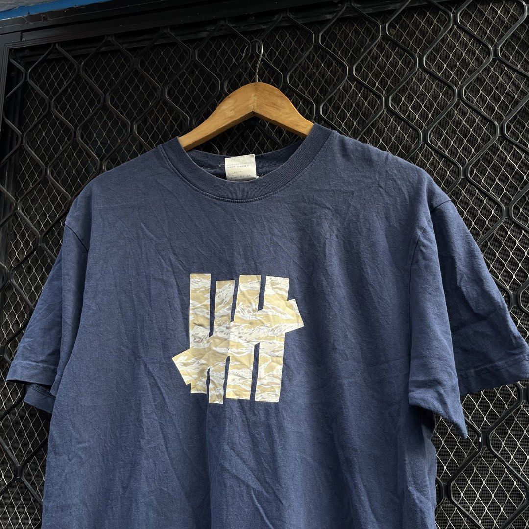 Undefeated camo logo shirt (Category: Tshirts & Polo Shirts ) located in Taguig. Submitted by scoutandloots (Listing ID 1464444602, Image 2). Description: Undefeated camo logo shirt • Size: M •21x28.