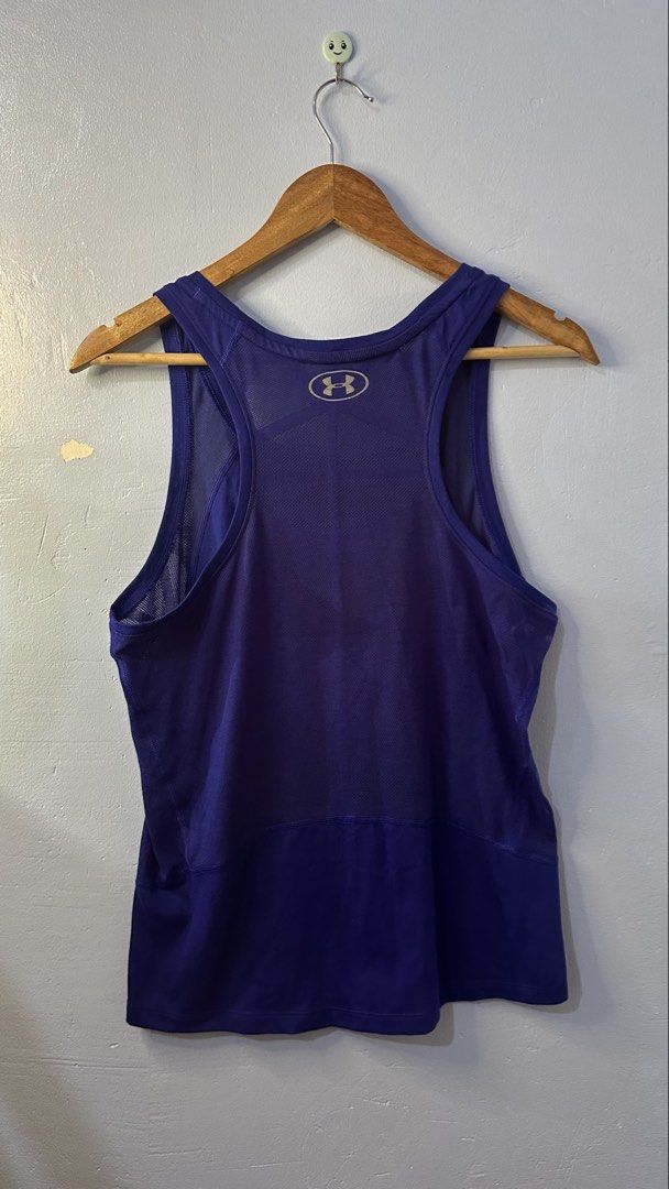 UNDER ARMOUR SINGLET (Category: Activewear) located in Manila. Submitted by bendeictsthrift53 (Listing ID 1464567254, Image 2). Description: - UNDER AMOUR SINGLET - AS NEW CONDITION - NO ISSUE - SIZE M - 17.5x25 - SOLID NITO PANG RUN AT PANG PICKLE - COLOR RATE 9.5/10 .