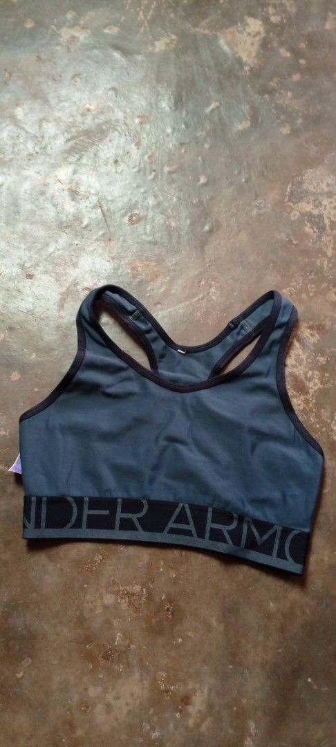 Under Armour Sports Bra (Category: Activewear) located in Manila. Submitted by ezekislacl02490 (Listing ID 1464384422, Image 1). Description: - Under Armour sports bra - Dark grey color with signature logo band - Racerback design - Versatile: perfect for workouts or everyday comfort - Offers excellent support and comfort.
