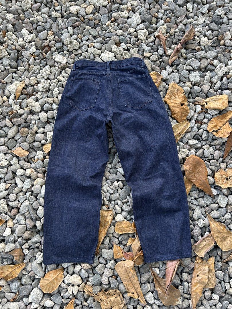 Uniqlo Baggy Pants (Category: Jeans) located in Makati City. Submitted by roldanamparo (Listing ID 1464431352, Image 2). Description: Uniqlo Baggy Pants Color rate 9.8/10 Excellent condi No issue •Waist:32 •Length:42.5 •Leg Opening:9.2 Pm📩.