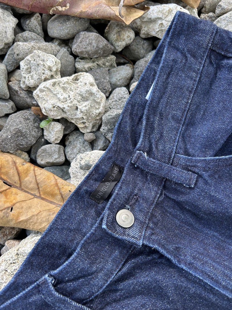 Uniqlo Baggy Pants (Category: Jeans) located in Makati City. Submitted by roldanamparo (Listing ID 1464431352, Image 3). Description: Uniqlo Baggy Pants Color rate 9.8/10 Excellent condi No issue •Waist:32 •Length:42.5 •Leg Opening:9.2 Pm📩.