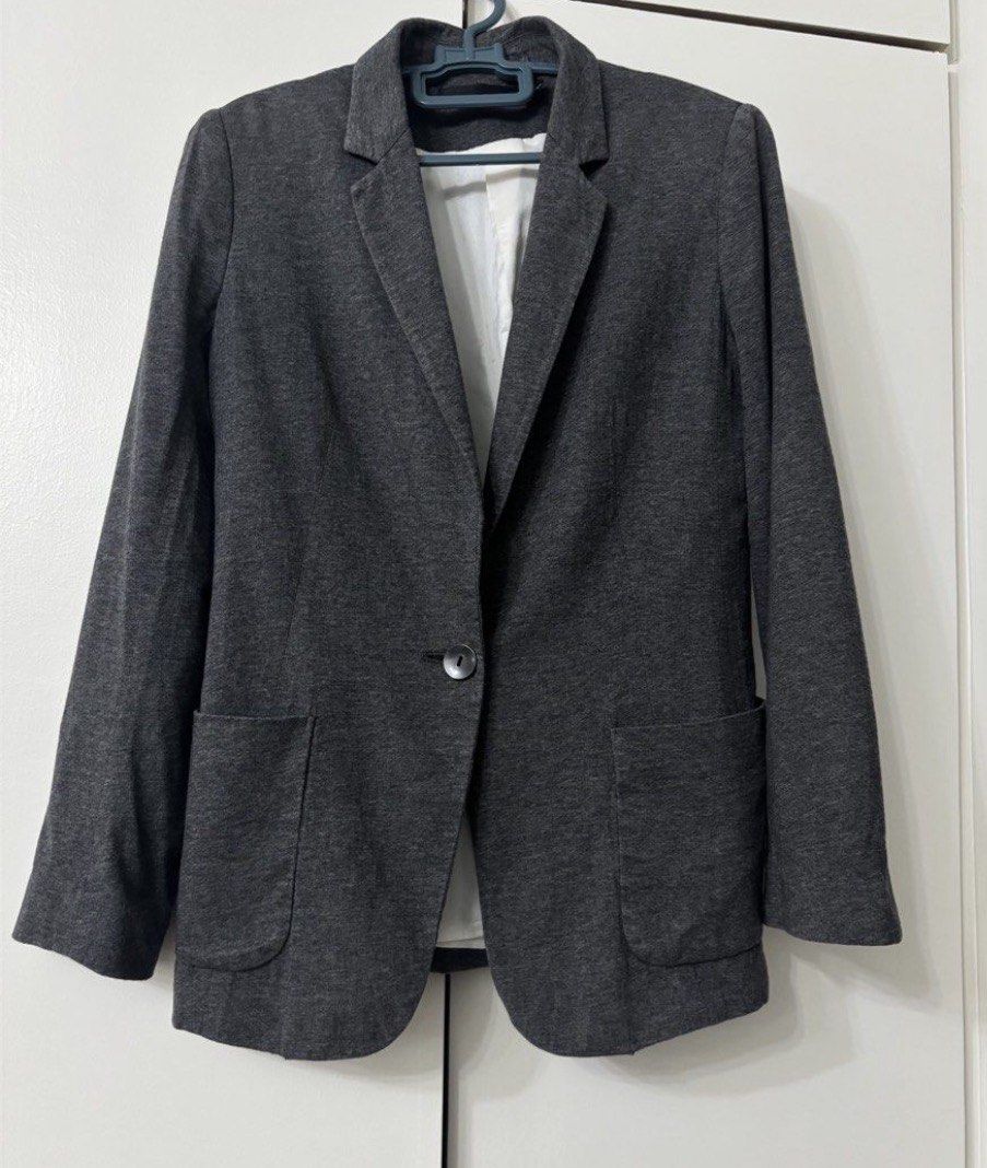 Uniqlo Blazer (Category: Coats, Jackets and Outerwear) located in San Juan City. Submitted by decluttzi (Listing ID 1464393947, Image 1). Description: .