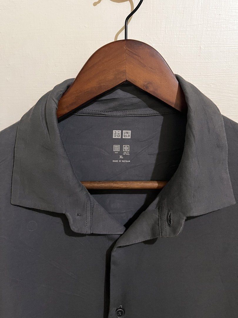 UNIQLO BUTTON DOWN AIRISM (Category: Activewear) located in Sagay. Submitted by jan_arvene (Listing ID 1464456731, Image 3). Description: 📌 Uniqlp button down airism Comfy tela Size XL 28” length 23” width Good condition and color rate Pm.