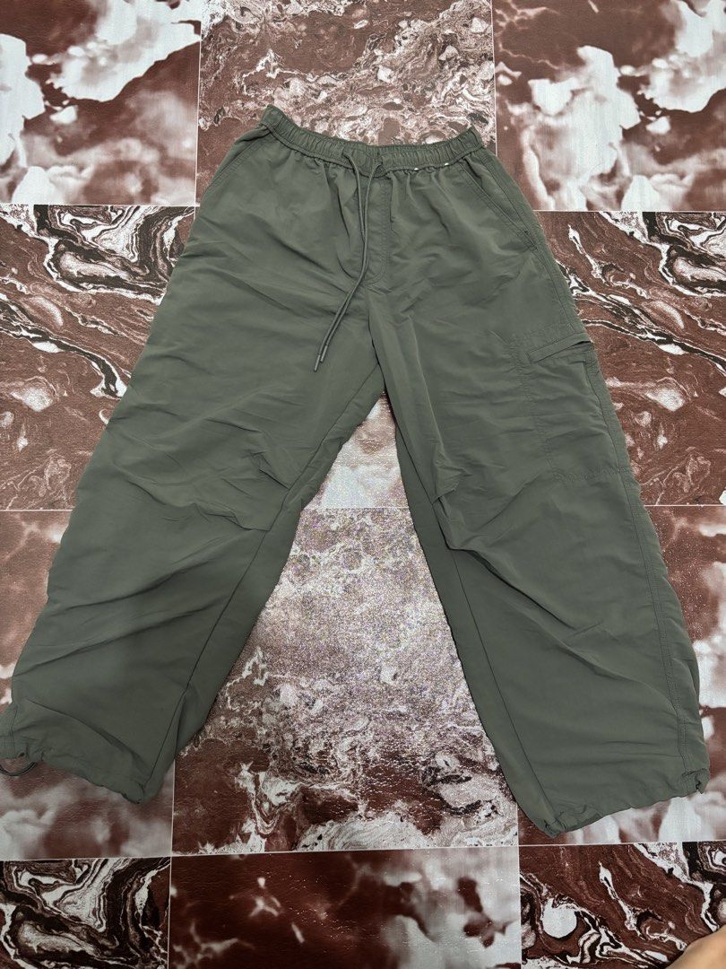 Uniqlo Cargo Pants Olive Green (Category: Jeans) located in Caloocan City. Submitted by clang17. (Listing ID 1464384770, Image 1). Description: - Uniqlo Olive Green Cargo Pants - Elastic waistband with drawstring - Wide leg fit - Adjustable toggles at the hem - Two side pockets and one right leg cargo pocket - Made from recycled nylon - Ideal for casual wear or outdoor activities.