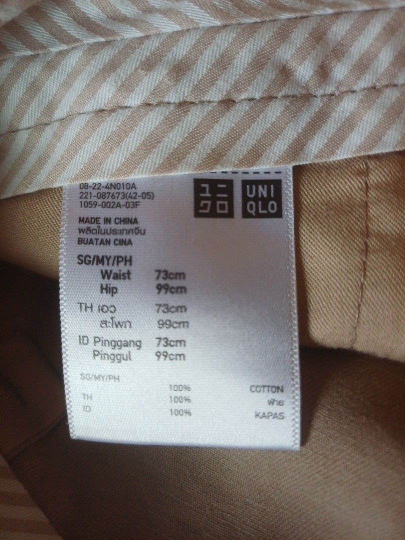 Uniqlo Cotton Pants (Category: Shorts) located in Quezon City. Submitted by happy_jeriboi (Listing ID 1464373788, Image 2). Description: - Brand: Uniqlo - Material: Cotton - Waist: 73cm - Hip: 99cm - Ideal for: Everyday wear.