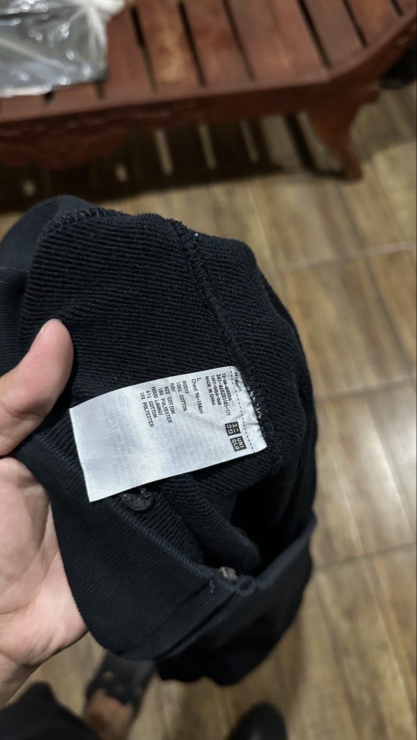 UNIQLO FULL ZIP JACKET (Category: Coats, Jackets and Outerwear) located in Manila. Submitted by urban-vintage_2 (Listing ID 1464416446, Image 3). Description: ISSUE: NONE (NEED WASH) MOP :GCASH (NO COD) SHIP VIA: LALAMOVE & J&T LOCATION: PASIG CITY LENGTH: 28 WIDTH : 24.