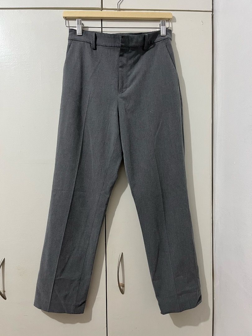 Uniqlo Gray Formal Ankle Pants (Category: Other Bottoms) located in Manila. Submitted by micahezra__ (Listing ID 1464396720, Image 1). Description: size medium 63-69cm.