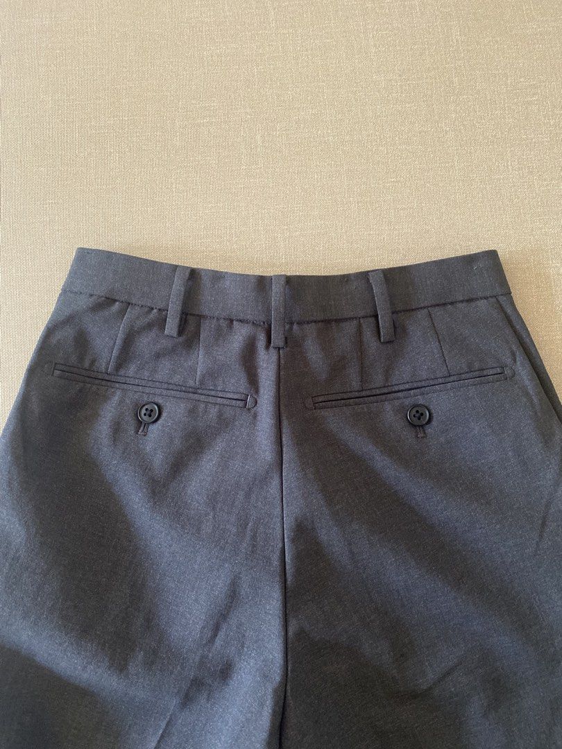 Uniqlo Grey Pants (Category: Other Bottoms) located in Mariveles. Submitted by elicopter (Listing ID 1464394605, Image 3). Description: Perfect for work or smart casual. Can fit to 24-25 waist line, height is 5 flat for reference Rfs: i want a more wide leg pants hehe .
