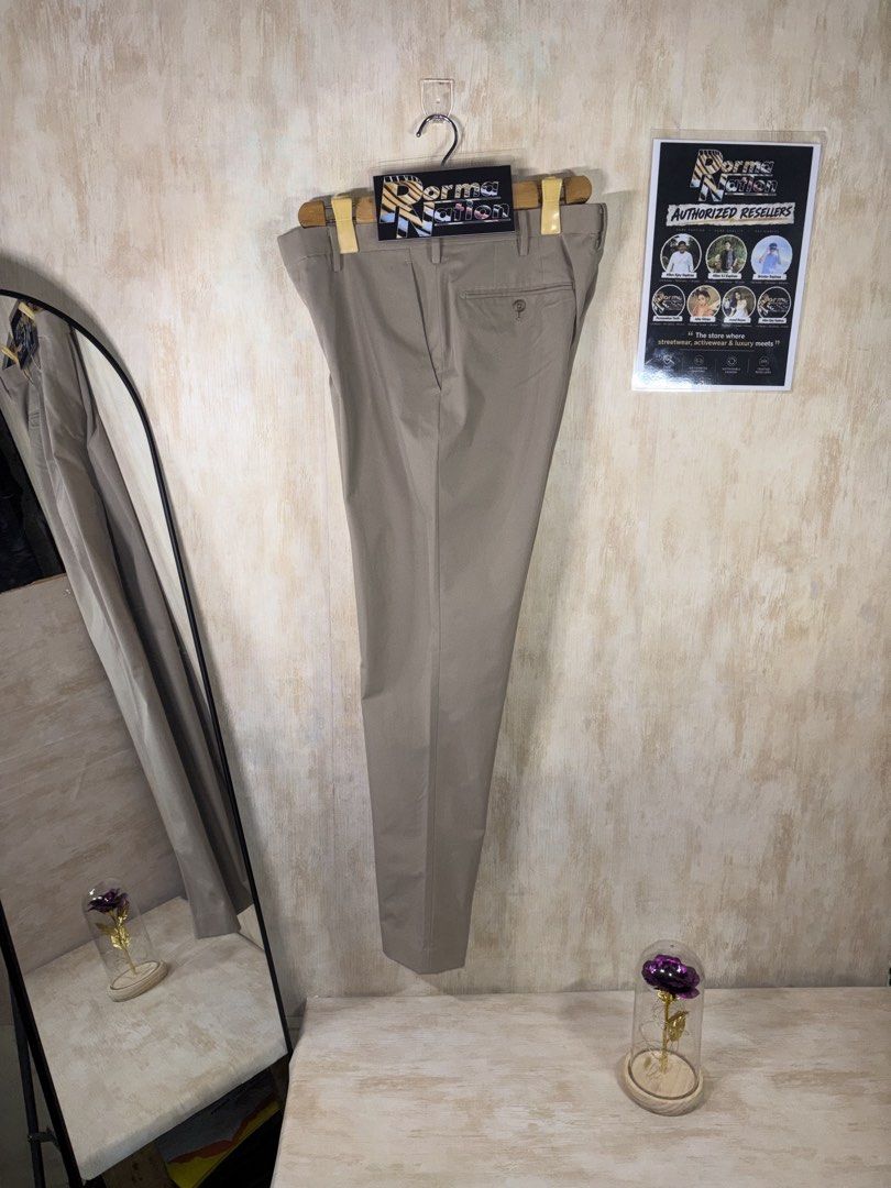 UNIQLO KHAKI PANTS (Category: Trousers) located in Cabuyao City. Submitted by pormanation-thrift-store (Listing ID 1464395746, Image 1). Description: UNIQLO KHAKI PANTS Condition: LIKE NEW Color rate: 10/10 (PWEDE SA MASELAN) Size: 32 Dimes: 32”Wx39”L Issue: NONE❌ Price: 950.
