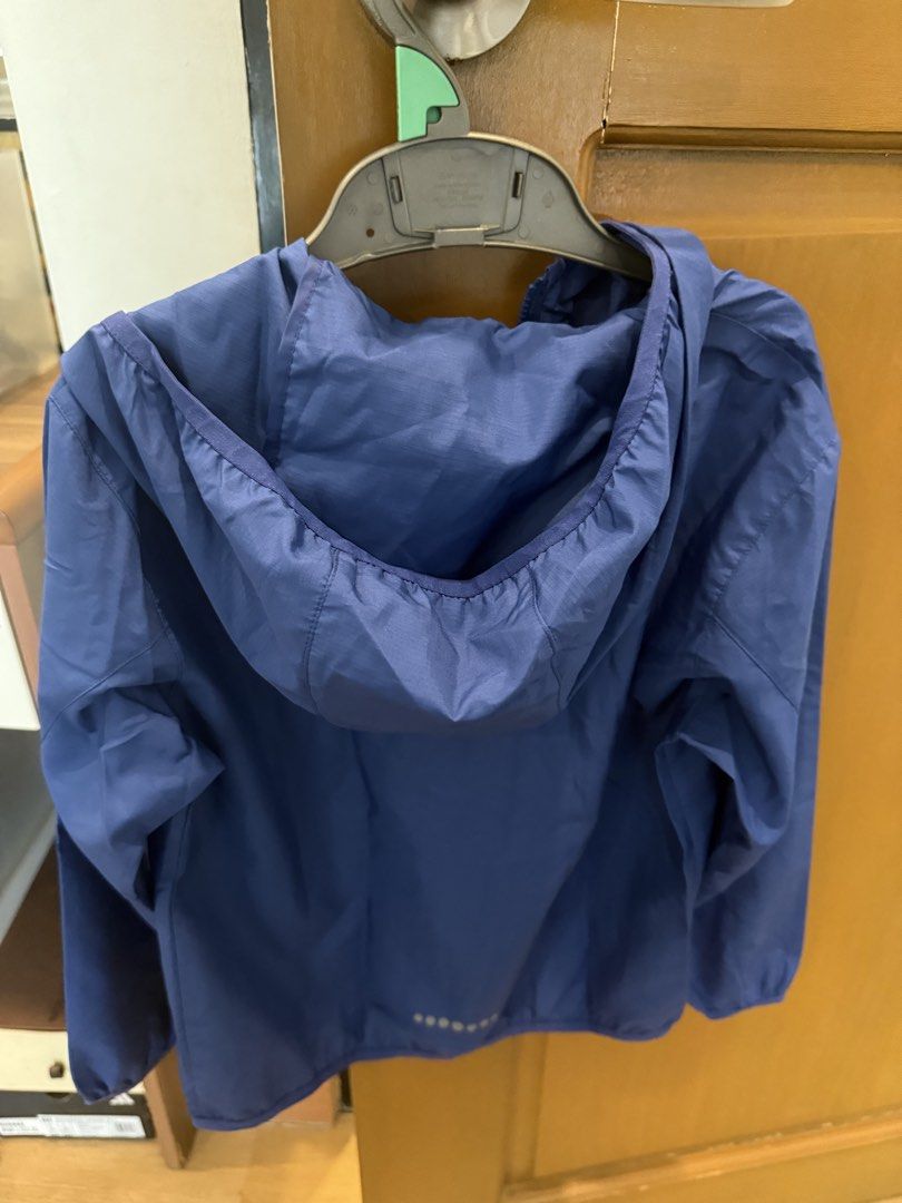 Uniqlo Kids Blue Polyester Hooded Jacket (Category: Babies & Kids Fashion) located in Quezon City. Submitted by krisallie (Listing ID 1464459853, Image 2). Description: - Uniqlo Kids Hooded Jacket - Color: Blue - Material: 100% Polyester - Lightweight and ideal for layering - Features full zip front - Elasticated cuffs and hem for a snug fit - Perfect for outdoor adventures or everyday use - Easy to pack and carry.
