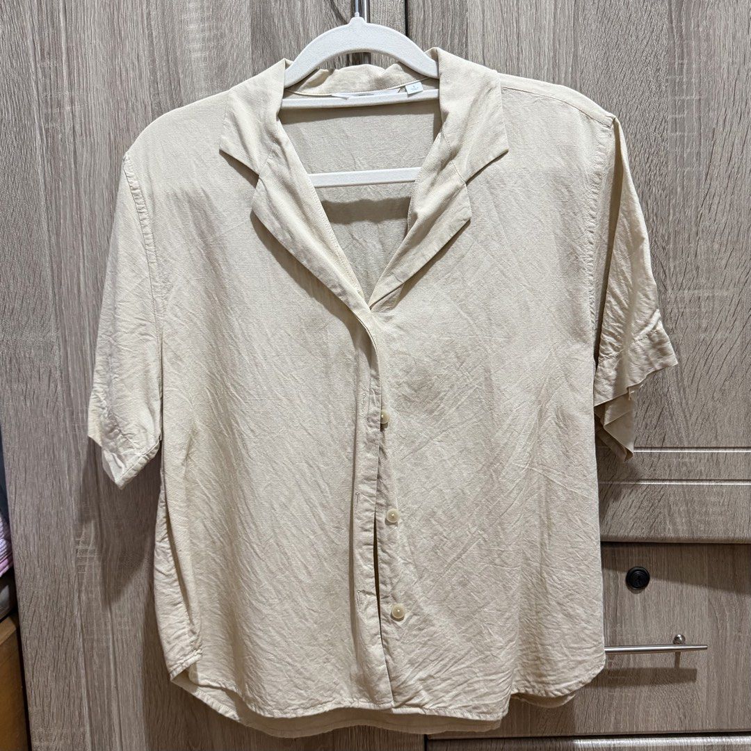 Uniqlo Linen Blend Open Collar (Category: Shirts) located in Rodriguez. Submitted by nld__ (Listing ID 1464444266, Image 1). Description: - Brand New; never been used but the tag has already been removed - Rfs: seriously decluttering.