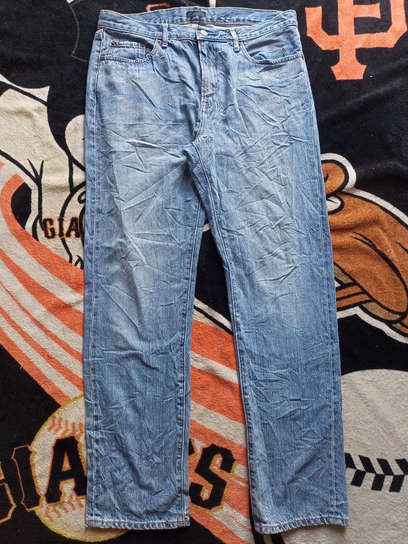 Uniqlo Men's Jeans (Category: Jeans) located in Castilla. Submitted by stignapamorma (Listing ID 1464449603, Image 1). Description: Branded Thrifted Men Jeans Size - 34x41.5 Condition - Excellent Color Rate - 9/10 Issue - None Price - 500+SF.