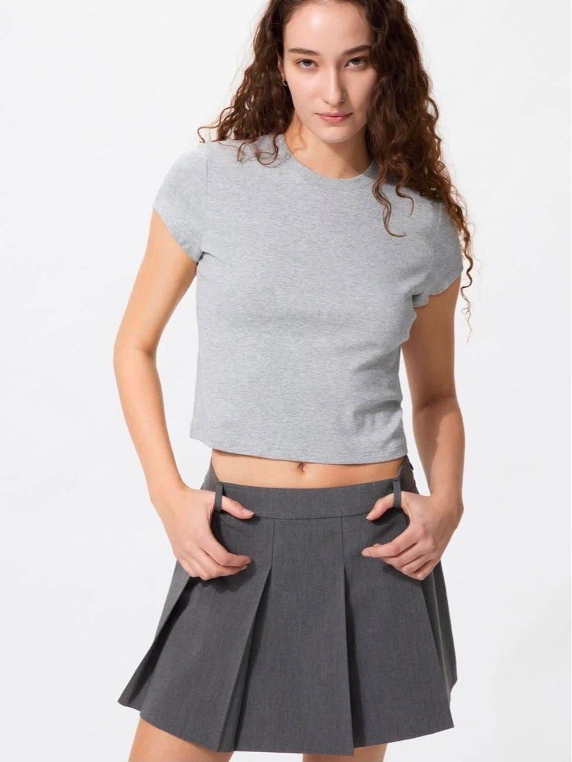 Uniqlo Mini Shirts (Category: Shirts) located in General Trias. Submitted by beisells (Listing ID 1464461483, Image 3). Description: - Brand: Uniqlo - Fit: Croptop - Size: M (can fit M-L frames) - Condition: Like new - RFS: Too big on me.