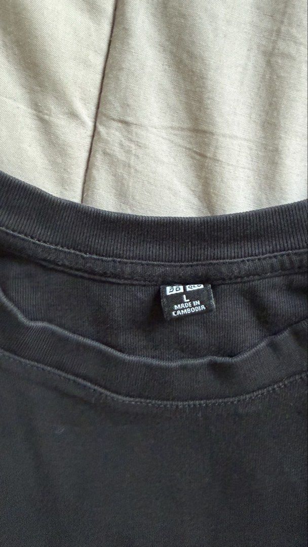 Uniqlo Mini T-Shirt (Category: Shirts) located in Makati City. Submitted by nisayaptinchay (Listing ID 1464365957, Image 2). Description: - Brand: Uniqlo - Color: Black - Style: Basic T-shirt - Neckline: Crew neck - Sleeves: Short sleeves - Origin: Made in Cambodia - Features: Simple, versatile, good for everyday wear.