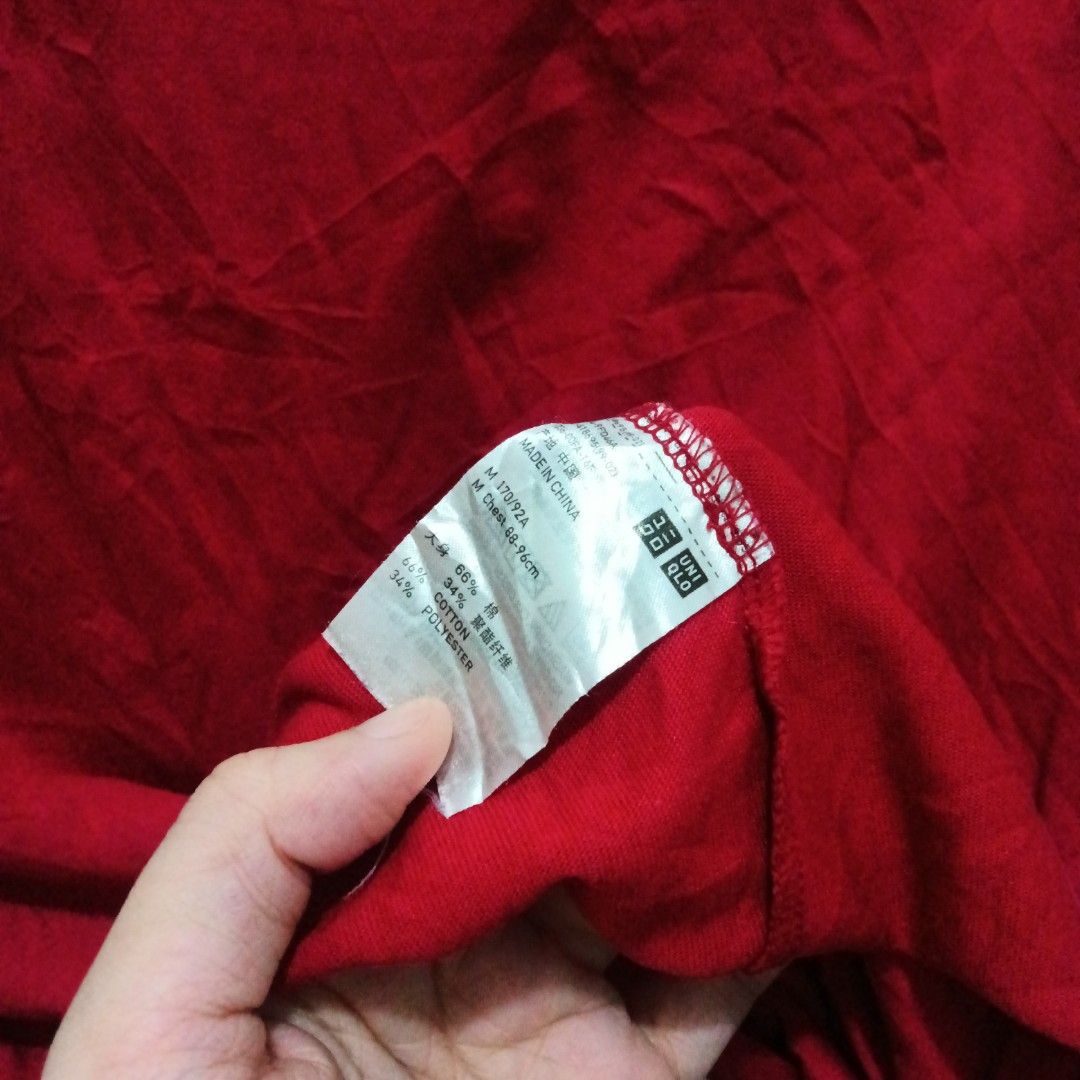 UNIQLO Plain Red Shirt (Category: Tshirts & Polo Shirts ) located in Caloocan City. Submitted by jaychingsss (Listing ID 1464405064, Image 2). Description: Uniqlo Plain Red Shirt - 100 21x26 With wash tag, Faded neck print tag Color Rate: 9.5/10 No issue NEED WASH.