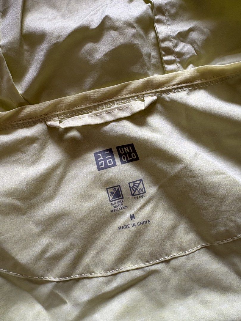 Uniqlo Pocketable Parka (Category: Coats, Jackets and Outerwear) located in Quezon City. Submitted by wonderp1e (Listing ID 1464386381, Image 2). Description: Size: Medium RFS: No longer using it.