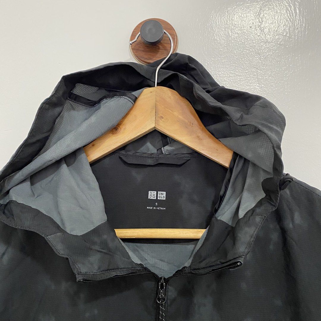 Uniqlo Pocketable Parka for Men (Category: Coats, Jackets and Outerwear) located in Quezon City. Submitted by gothrifty28 (Listing ID 1464363353, Image 3). Description: Uniqlo Pocketable Parka for Men 𝙎𝙞𝙯𝙚: Small (23.5x19) 𝘾𝙤𝙣𝙙𝙞𝙩𝙞𝙤𝙣: Like New✨ 🏷️450 *Own Preloved. Missing pouch 📍 𝙇𝙤𝙘𝙖𝙩𝙞𝙤𝙣: Quirino Province 🚛 𝘾𝙤𝙪𝙧𝙞𝙚𝙧: J&T Express / JRS Express 💳 𝙁𝙞𝙧𝙨𝙩 𝙩𝙤 𝙥𝙖𝙮, 𝙜𝙚𝙩𝙨 𝙩𝙝𝙚 𝙞𝙩𝙚𝙢 ⚠️ 𝙉𝙤 𝙍𝙚𝙩𝙪𝙧𝙣/�