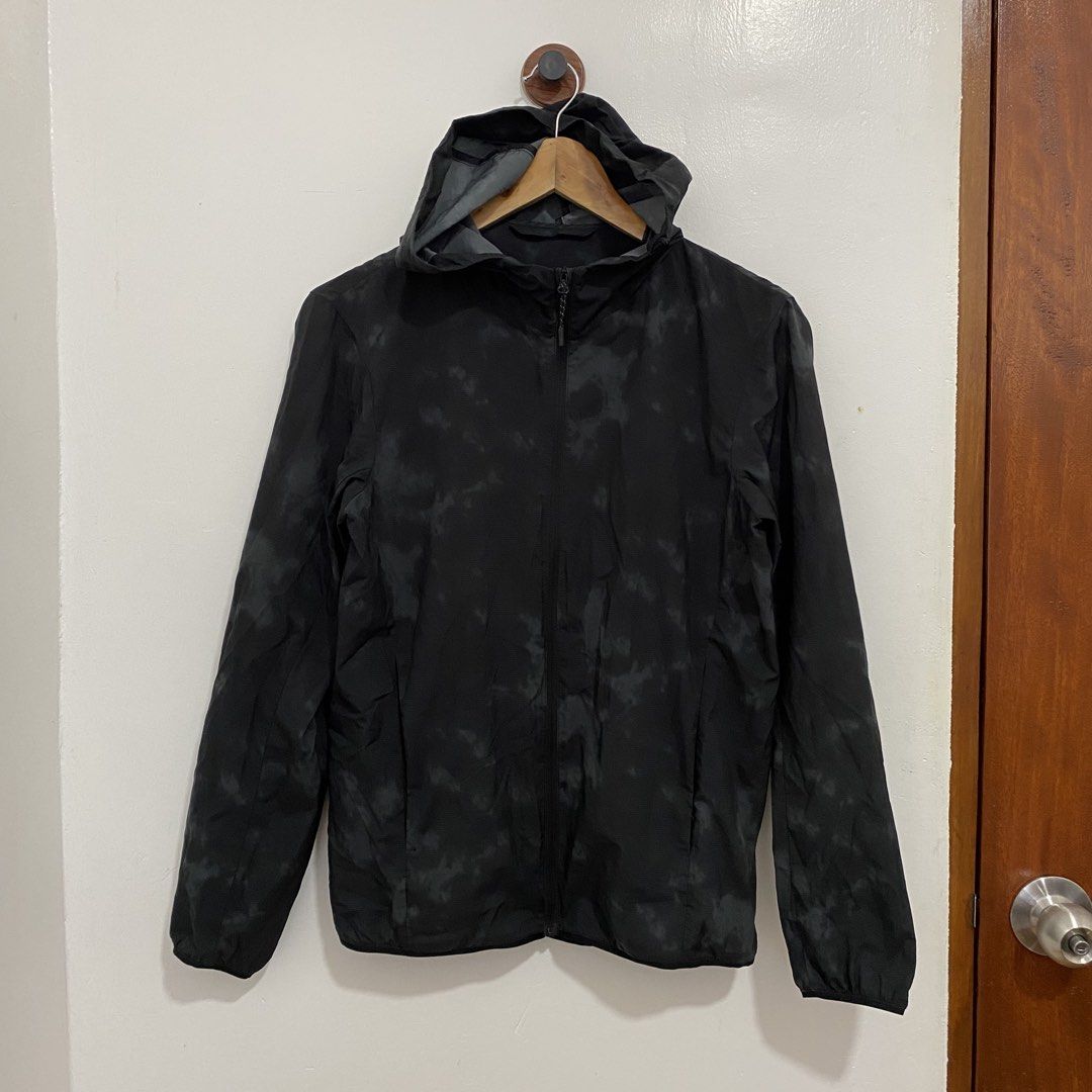 Uniqlo Pocketable Parka for Men (Category: Coats, Jackets and Outerwear) located in Quezon City. Submitted by gothrifty28 (Listing ID 1464363353, Image 2). Description: Uniqlo Pocketable Parka for Men 𝙎𝙞𝙯𝙚: Small (23.5x19) 𝘾𝙤𝙣𝙙𝙞𝙩𝙞𝙤𝙣: Like New✨ 🏷️450 *Own Preloved. Missing pouch 📍 𝙇𝙤𝙘𝙖𝙩𝙞𝙤𝙣: Quirino Province 🚛 𝘾𝙤𝙪𝙧𝙞𝙚𝙧: J&T Express / JRS Express 💳 𝙁𝙞𝙧𝙨𝙩 𝙩𝙤 𝙥𝙖𝙮, 𝙜𝙚𝙩𝙨 𝙩𝙝𝙚 𝙞𝙩𝙚𝙢 ⚠️ 𝙉𝙤 𝙍𝙚𝙩𝙪𝙧𝙣/�