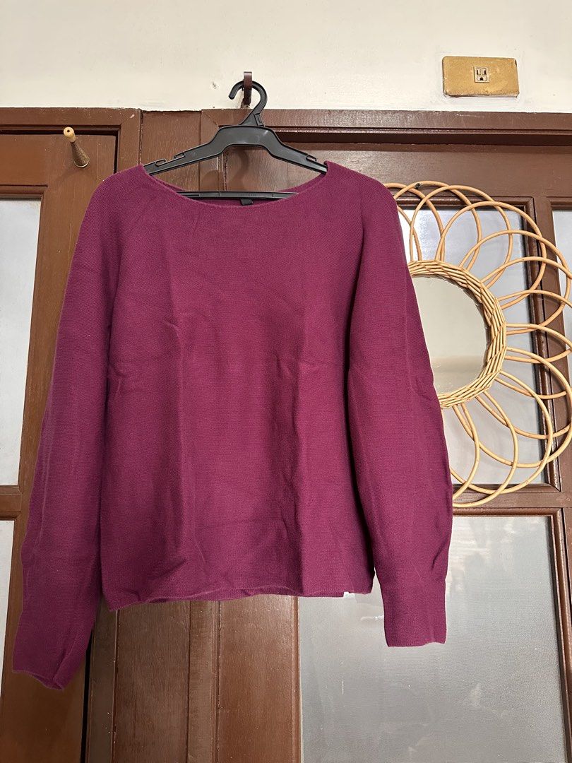 Uniqlo Purple Long Sleeve Sweater (Category: Coats, Jackets and Outerwear) located in Makati City. Submitted by monicacharisma2788 (Listing ID 1464409821, Image 1). Description: - Comfy maroon sweater - Relaxed fit - Long sleeves - Classic crew neckline - Soft knit with nice drape - Perfect for layering or wearing alone - Versatile: pairs well with jeans or skirts.