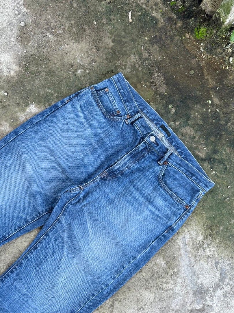 Uniqlo Regular straight (Category: Jeans) located in Davao. Submitted by boss_kel (Listing ID 1464512123, Image 2). Description: Waist: 36-37 Lenght: 38.5 Thigh: 13 Hem: 8.