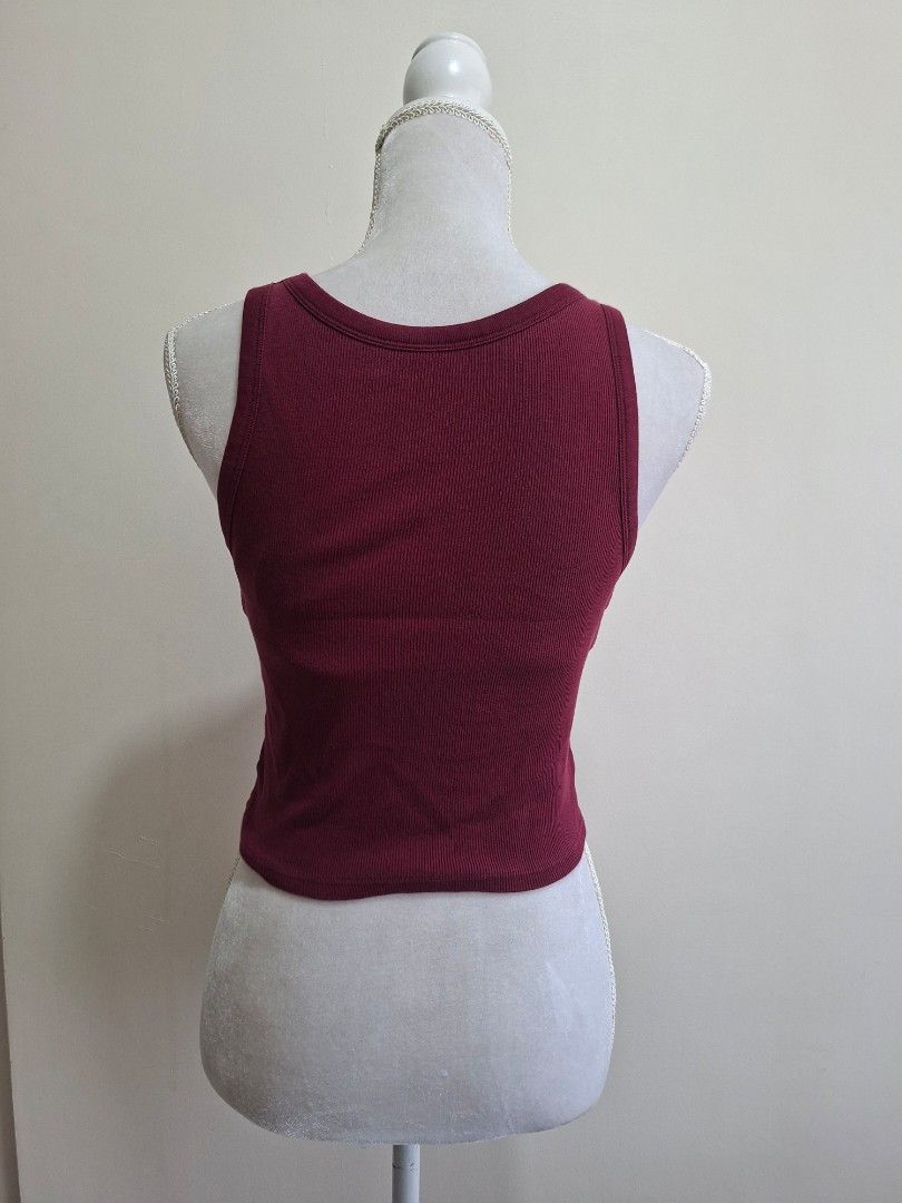 UNIQLO Ribbed Tank Top - Maroon (Category: Sleeveless) located in Pasig City. Submitted by avcan (Listing ID 1464443962, Image 3). Description: - UNIQLO Maroon Ribbed Tank Top - With built in bra - Comfortable Cotton & Spandex Blend - Versatile: Perfect for layering or wearing on its own - Simple and essential wardrobe piece - Check label for specific material and size details - For reference, mannequin dimensions are: Bust: 35" Waist: 27" Hips: 