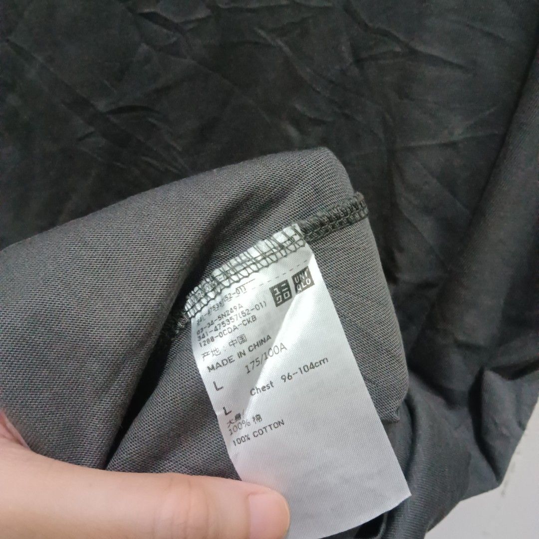 UNIQLO Supima Plain Shirt (Category: Shirts) located in Caloocan City. Submitted by jaychingsss (Listing ID 1464403779, Image 3). Description: Uniqlo Supima Plain Shirt - 120 21x28 No issue Color Rate: 9.5/10 Complete Tags NEED WASH.