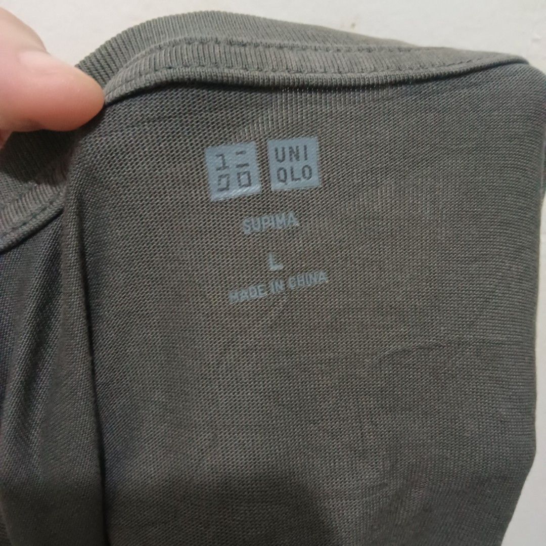UNIQLO Supima Plain Shirt (Category: Shirts) located in Caloocan City. Submitted by jaychingsss (Listing ID 1464403779, Image 2). Description: Uniqlo Supima Plain Shirt - 120 21x28 No issue Color Rate: 9.5/10 Complete Tags NEED WASH.