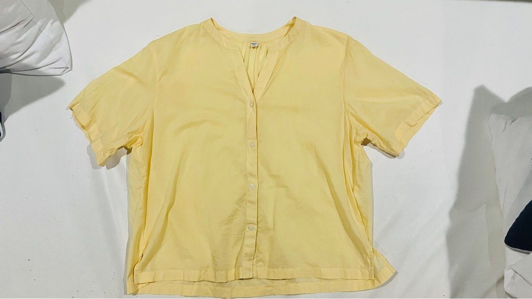 Uniqlo Top (Category: Blouses) located in Pasay City. Submitted by mairea (Listing ID 1464465837, Image 1). Description: No flaws or stains Good as new Never used, doesn’t fit me. .
