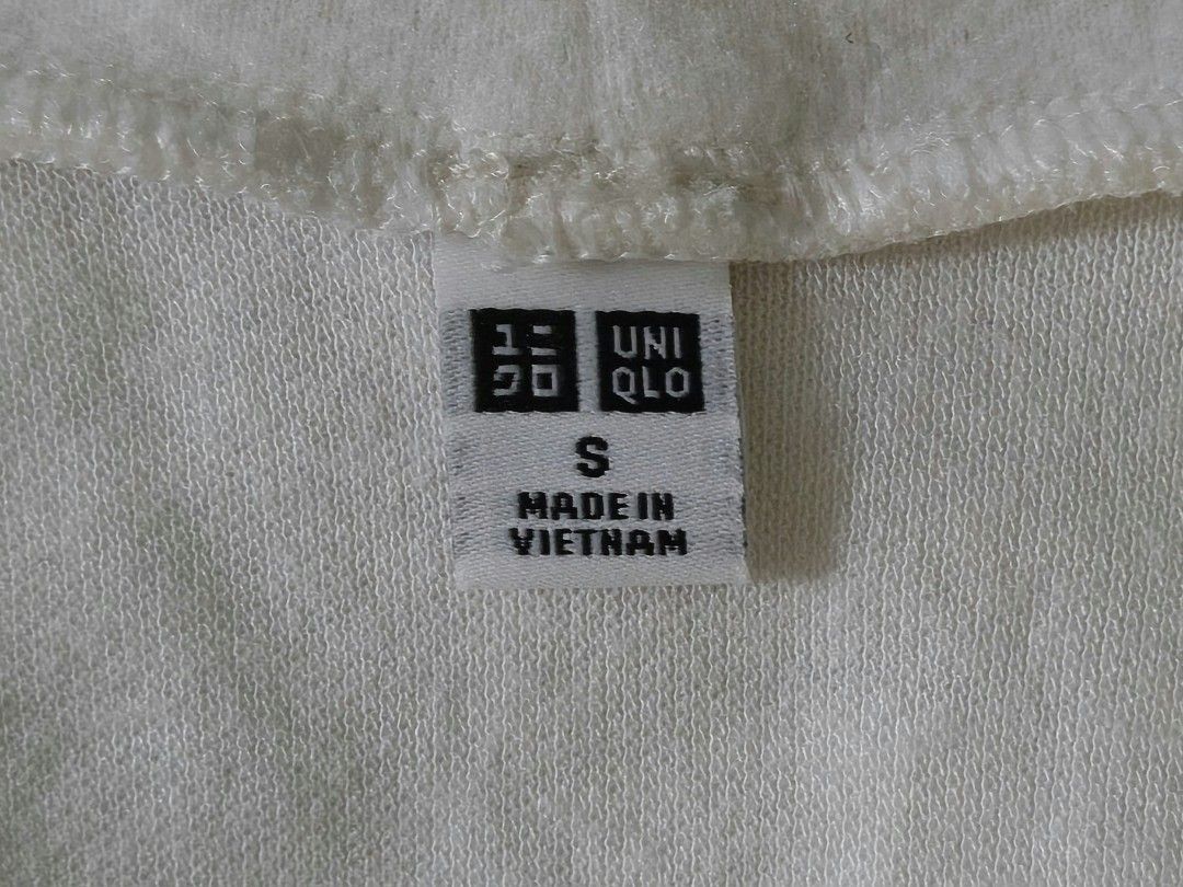 uniqlo turtle neck long sleeves (Category: Longsleeves) located in Calamba. Submitted by helterrskelterr (Listing ID 1464365796, Image 3). Description: .
